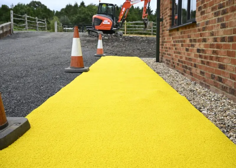 Looper-Path Construction Site Matting – Interconnected Temporary Walkway System 1