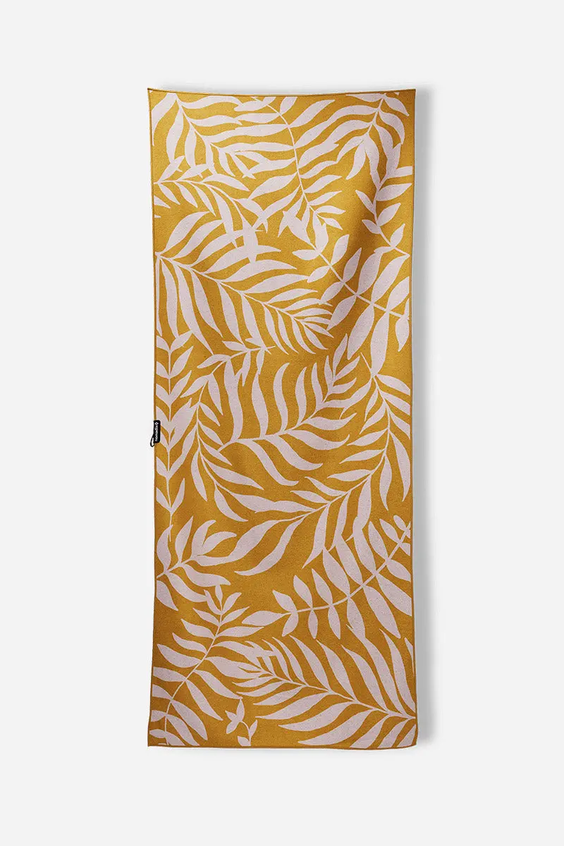 Nomadix Leaf Me Alone Green Full-Size Towel – Sustainable & Highly Absorbent 1