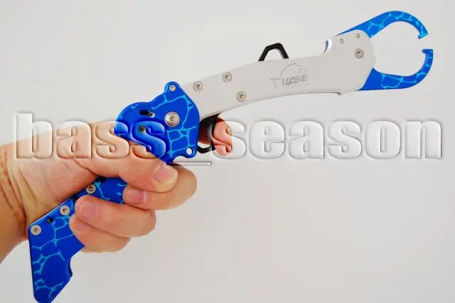 Ultra-Lightweight Extendable Lip Grip – Rust-Proof 50Kg Capacity Tool For Safe Big-Fish Handling 1